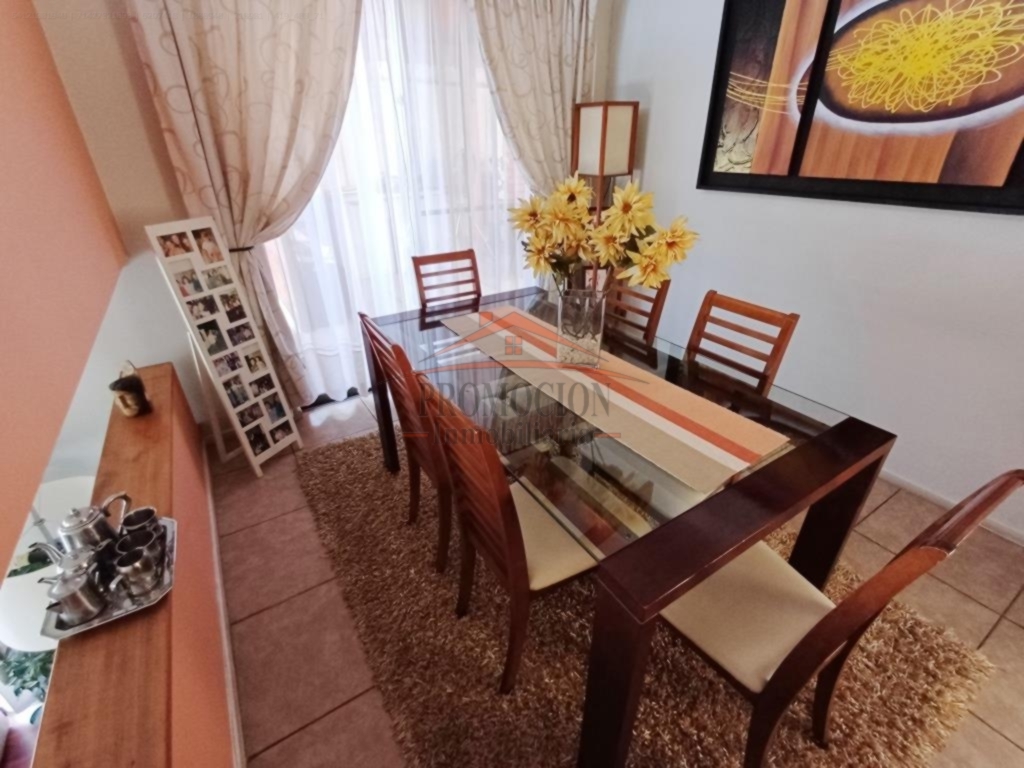 Casa Aislada con Departamento Independiente en Lomas de Lo Aguirre – 112 mt2