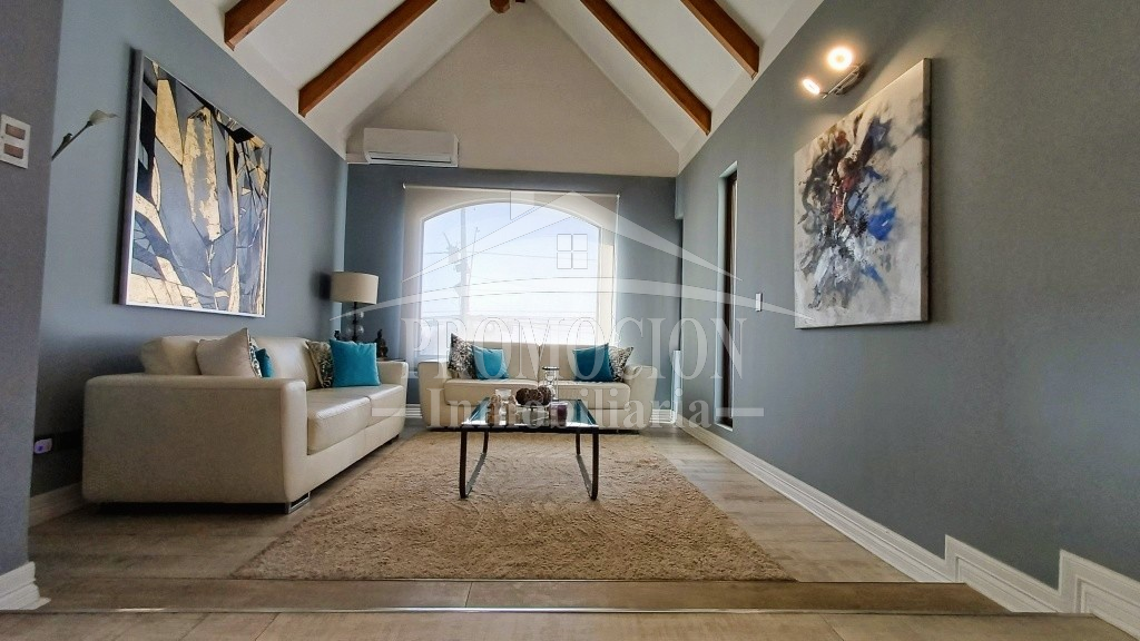 Casa con Piscina y Gran Terreno en Lomas de Lo Aguirre – 155 mt2