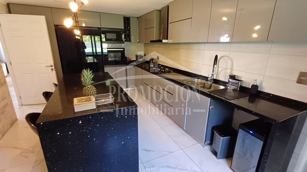 Casa con Piscina y Gran Terreno en Lomas de Lo Aguirre – 155 mt2