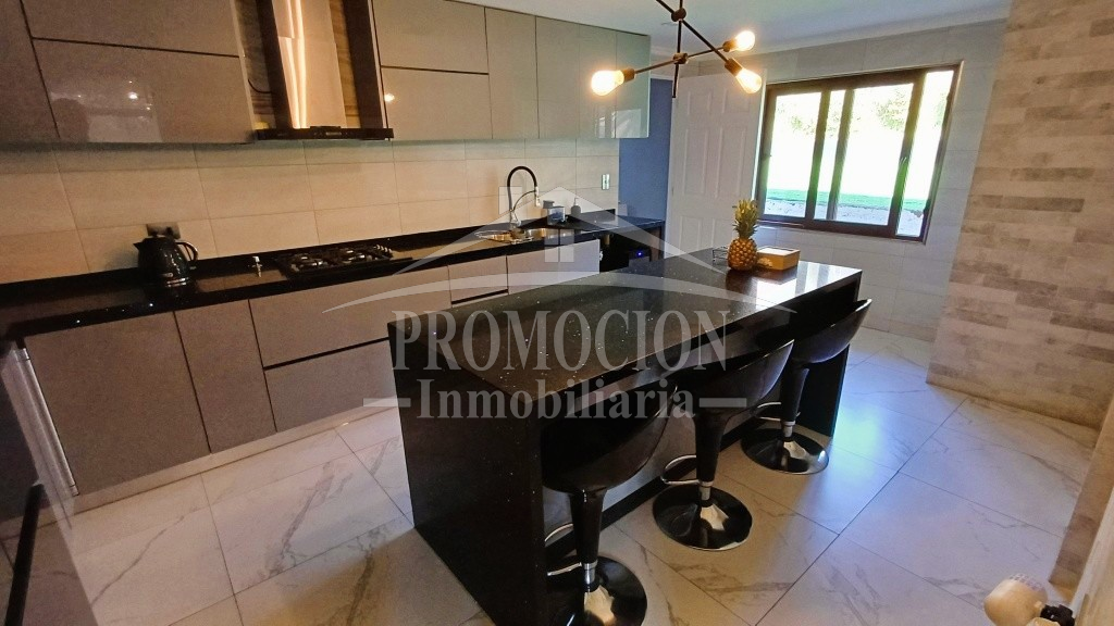 Casa con Piscina y Gran Terreno en Lomas de Lo Aguirre – 155 mt2