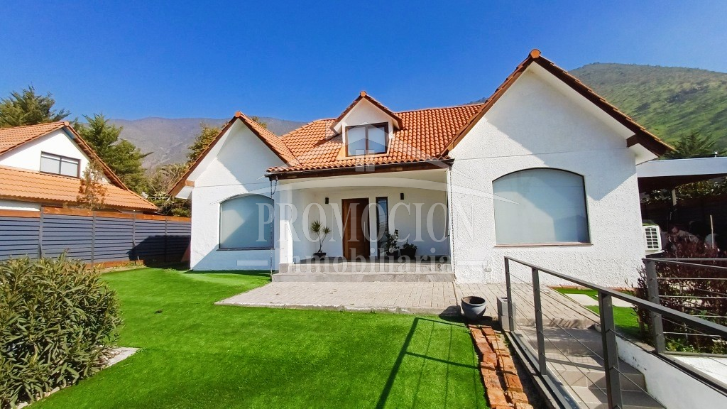 Casa con Piscina y Gran Terreno en Lomas de Lo Aguirre – 155 mt2