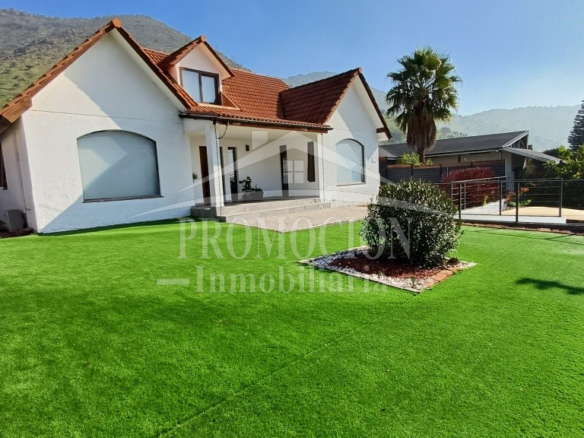 Casa con Piscina y Gran Terreno en Lomas de Lo Aguirre – 155 mt2