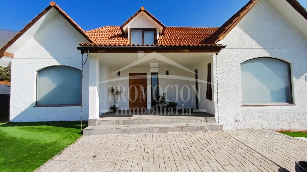 Casa con Piscina y Gran Terreno en Lomas de Lo Aguirre – 155 mt2