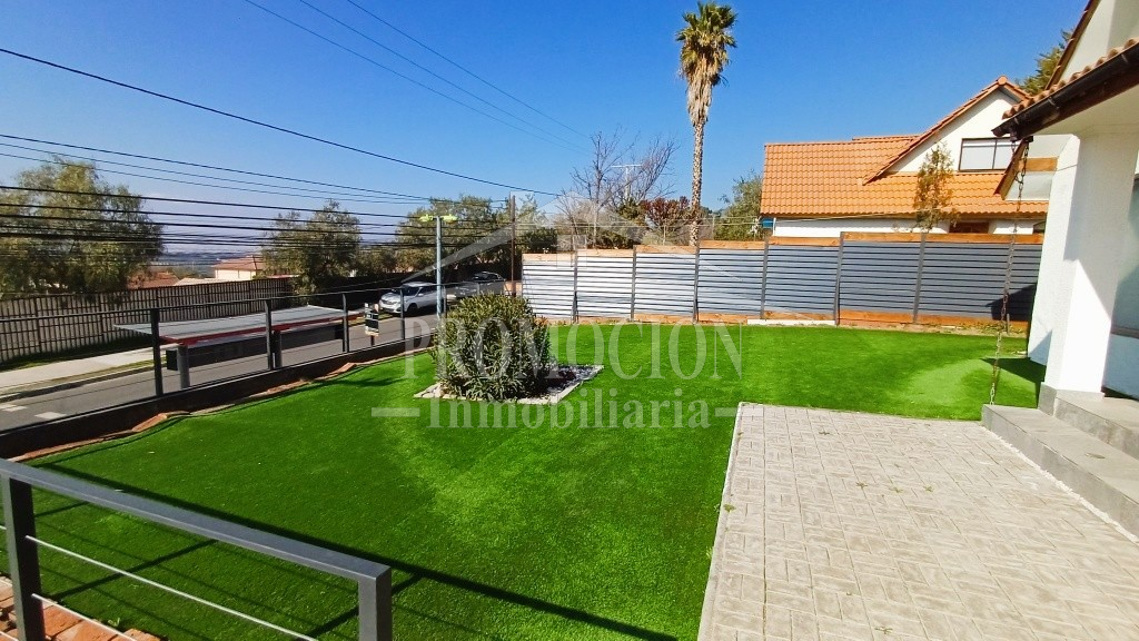 Casa con Piscina y Gran Terreno en Lomas de Lo Aguirre – 155 mt2