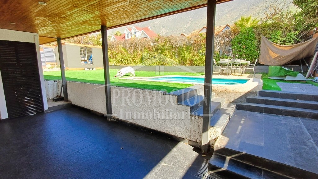 Casa con Piscina y Gran Terreno en Lomas de Lo Aguirre – 155 mt2
