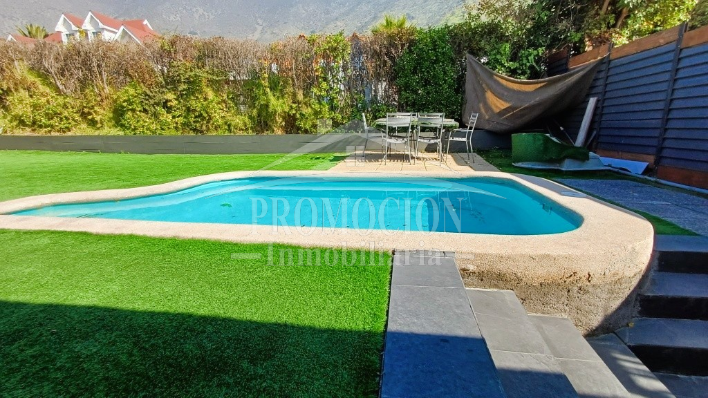 Casa con Piscina y Gran Terreno en Lomas de Lo Aguirre – 155 mt2