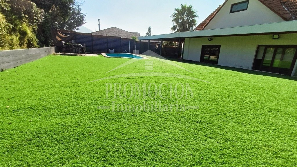 Casa con Piscina y Gran Terreno en Lomas de Lo Aguirre – 155 mt2