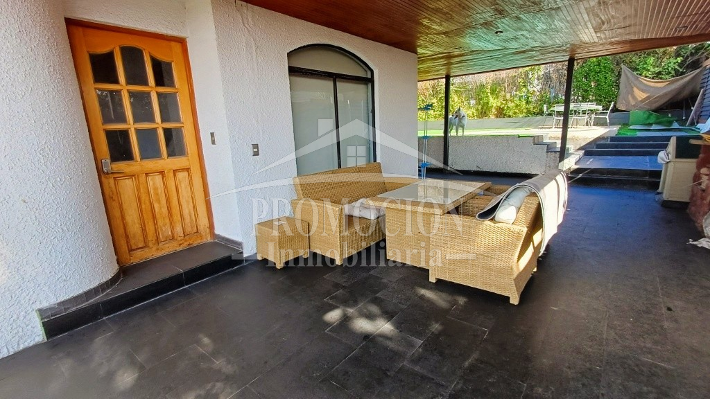 Casa con Piscina y Gran Terreno en Lomas de Lo Aguirre – 155 mt2