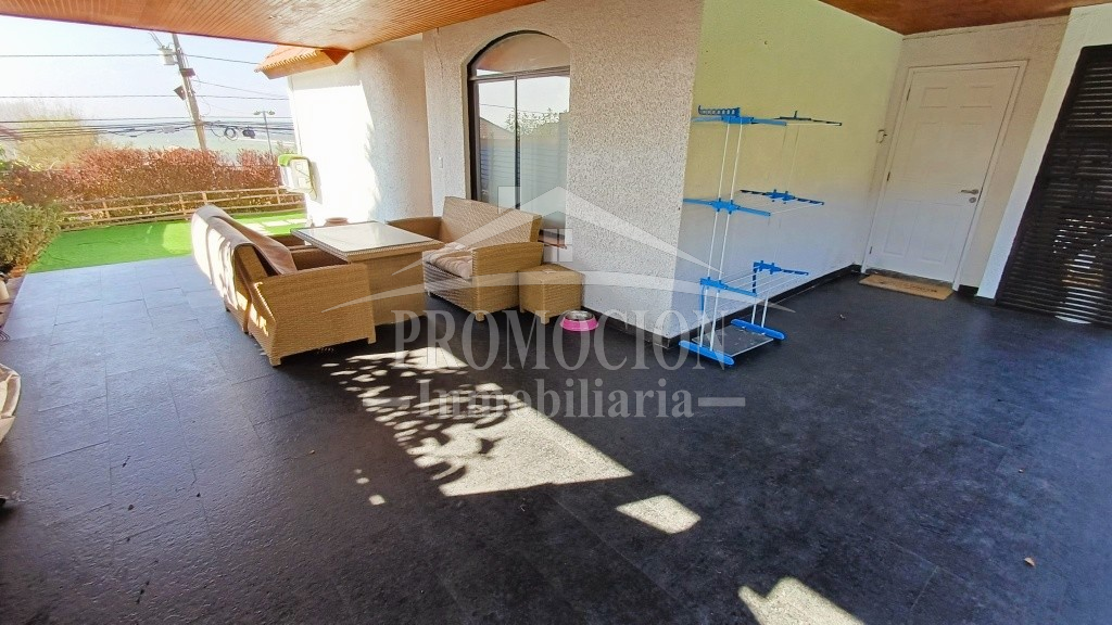 Casa con Piscina y Gran Terreno en Lomas de Lo Aguirre – 155 mt2