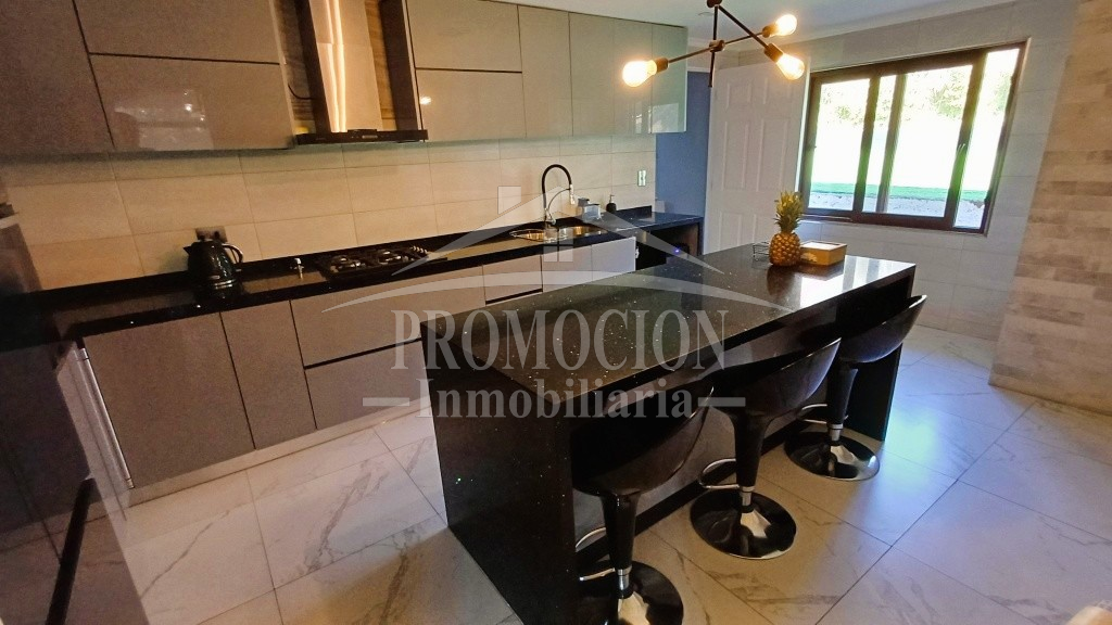 Casa con Piscina y Gran Terreno en Lomas de Lo Aguirre – 155 mt2