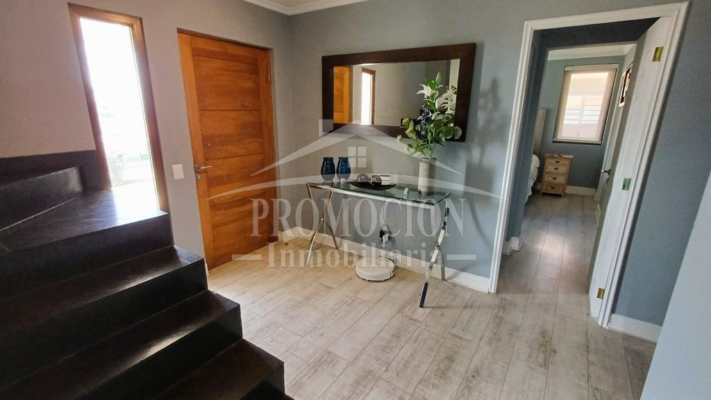Casa con Piscina y Gran Terreno en Lomas de Lo Aguirre – 155 mt2