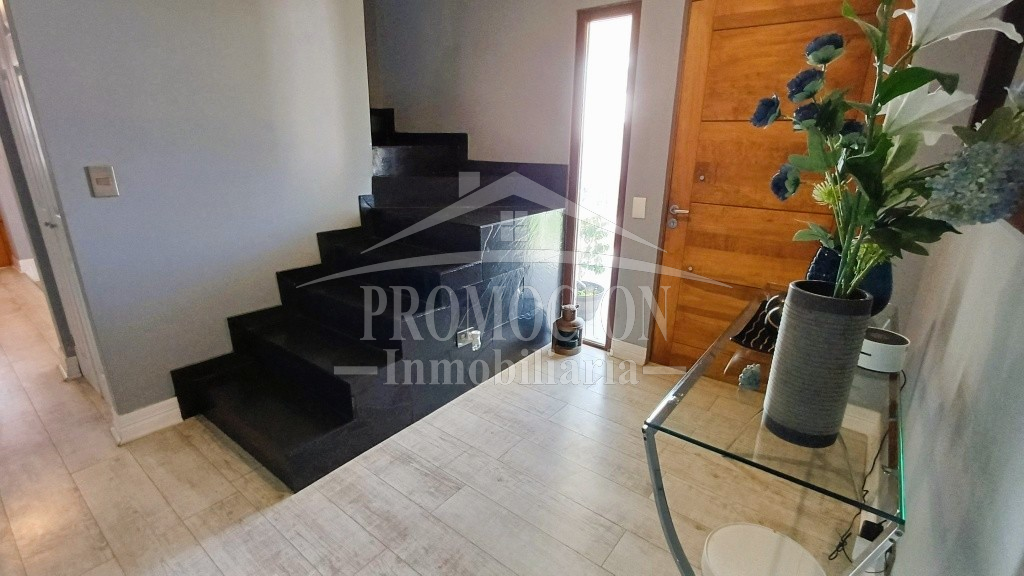 Casa con Piscina y Gran Terreno en Lomas de Lo Aguirre – 155 mt2