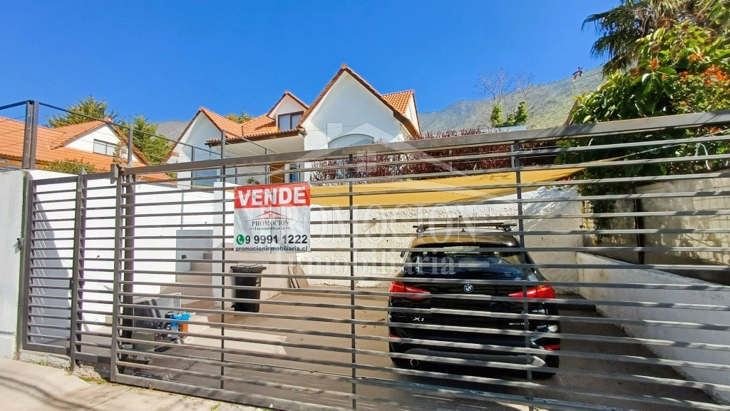 Casa con Piscina y Gran Terreno en Lomas de Lo Aguirre – 155 mt2