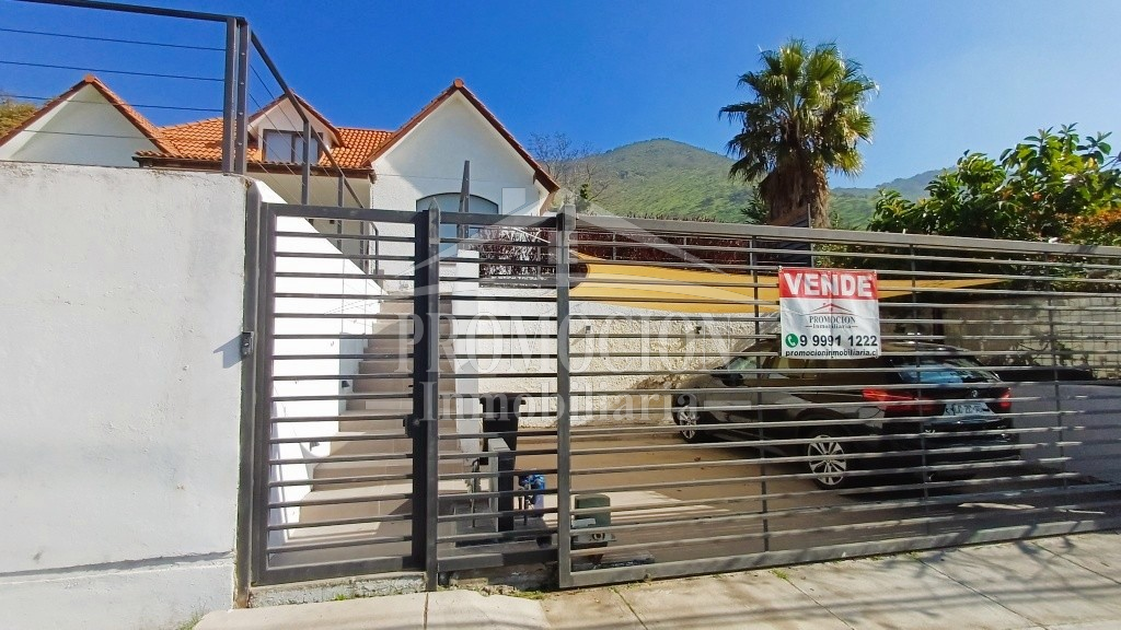 Casa con Piscina y Gran Terreno en Lomas de Lo Aguirre – 155 mt2