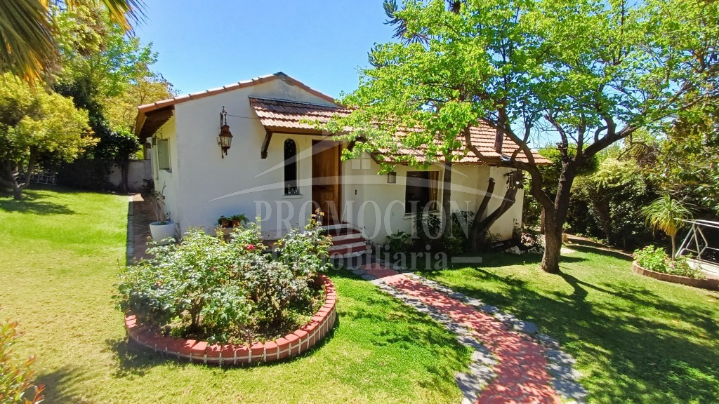 Casa en Calle Belén, Lomas de Lo Aguirre – 4D + 3B