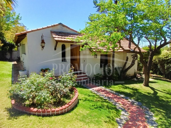Casa en Calle Belén, Lomas de Lo Aguirre – 4D + 3B
