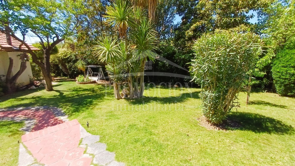 Casa en Calle Belén, Lomas de Lo Aguirre – 4D + 3B