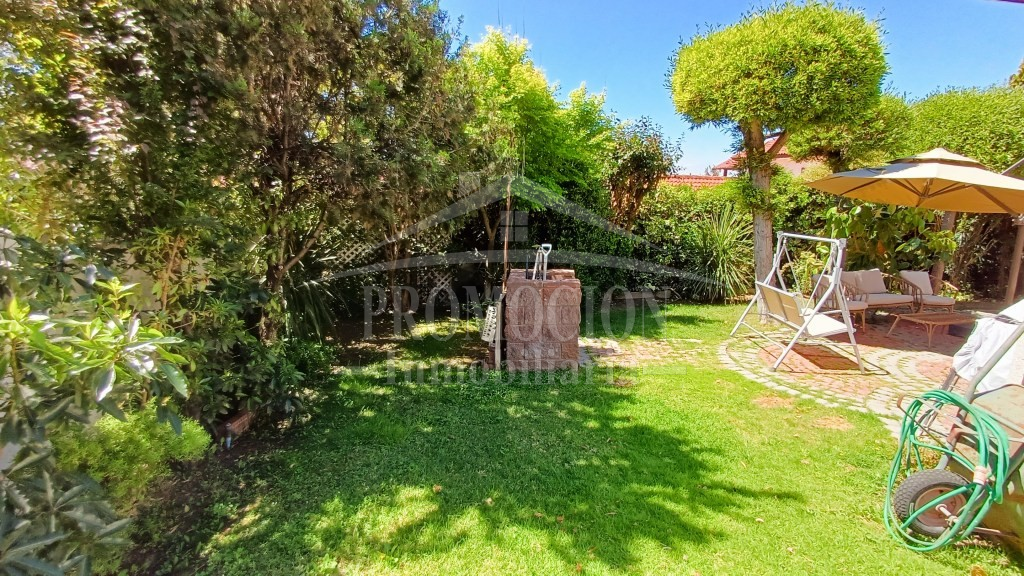 Casa en Calle Belén, Lomas de Lo Aguirre – 4D + 3B