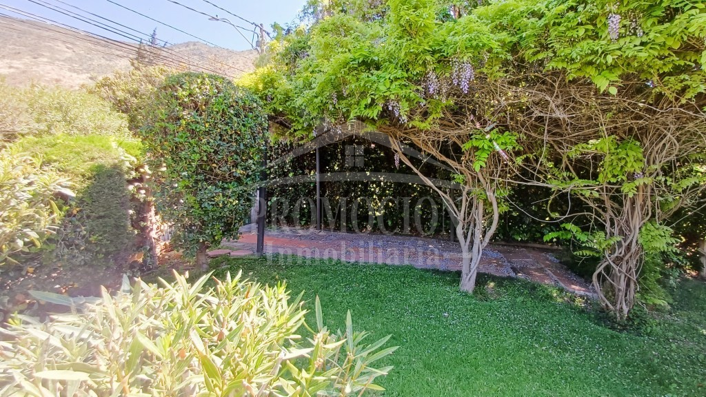 Casa en Calle Belén, Lomas de Lo Aguirre – 4D + 3B