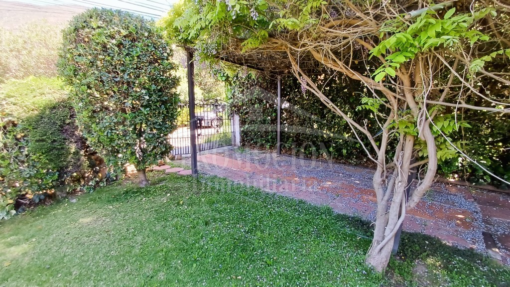 Casa en Calle Belén, Lomas de Lo Aguirre – 4D + 3B