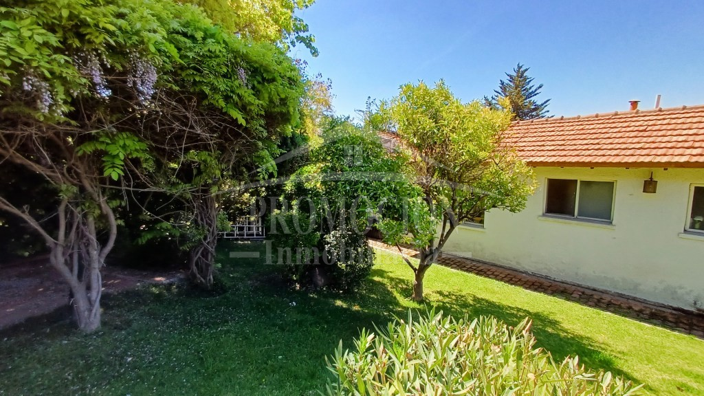 Casa en Calle Belén, Lomas de Lo Aguirre – 4D + 3B