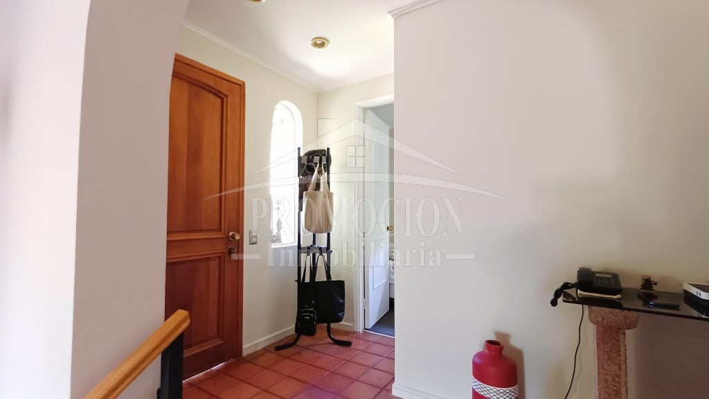 Casa en Calle Belén, Lomas de Lo Aguirre – 4D + 3B