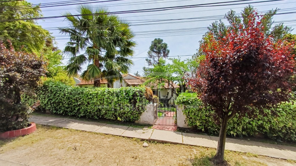 Casa en Calle Belén, Lomas de Lo Aguirre – 4D + 3B