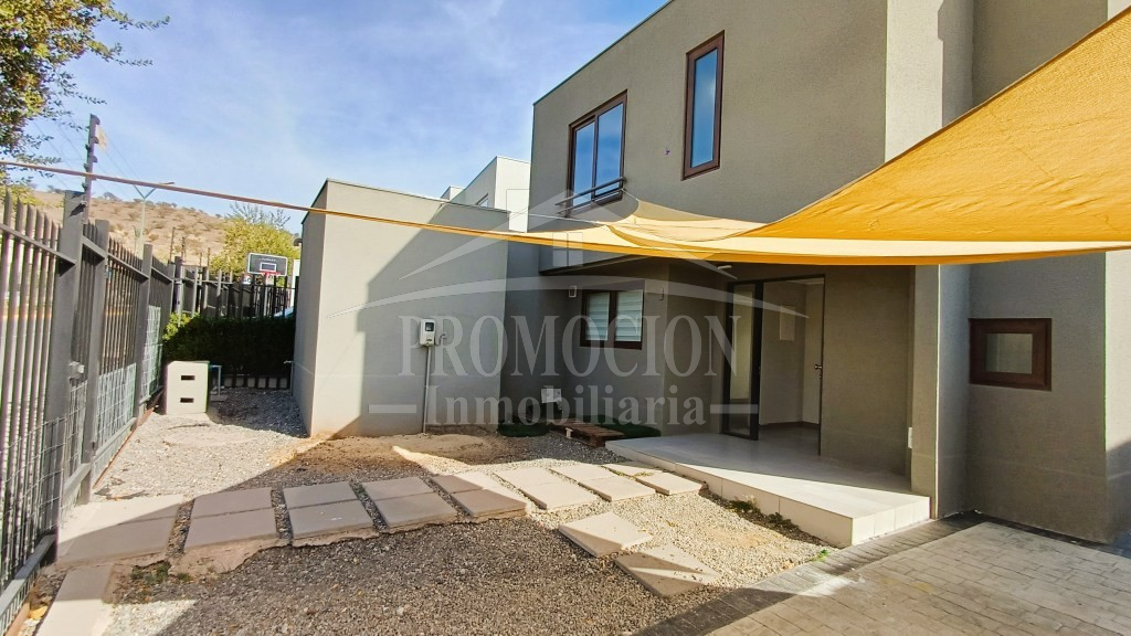 Casa Mediterránea en Sector Izarra, Ciudad de los Valles – 3D + 3B