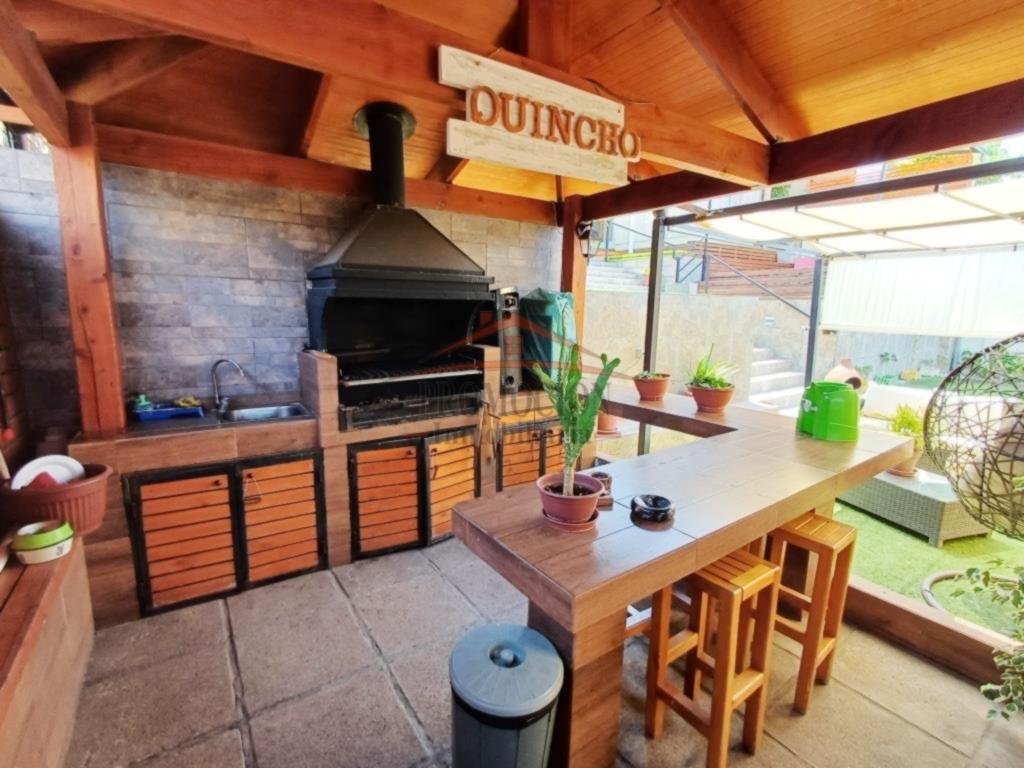 Casa Aislada con Departamento Independiente en Lomas de Lo Aguirre – 112 mt2
