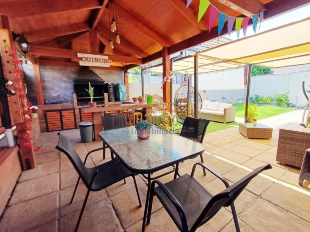Casa Aislada con Departamento Independiente en Lomas de Lo Aguirre – 112 mt2