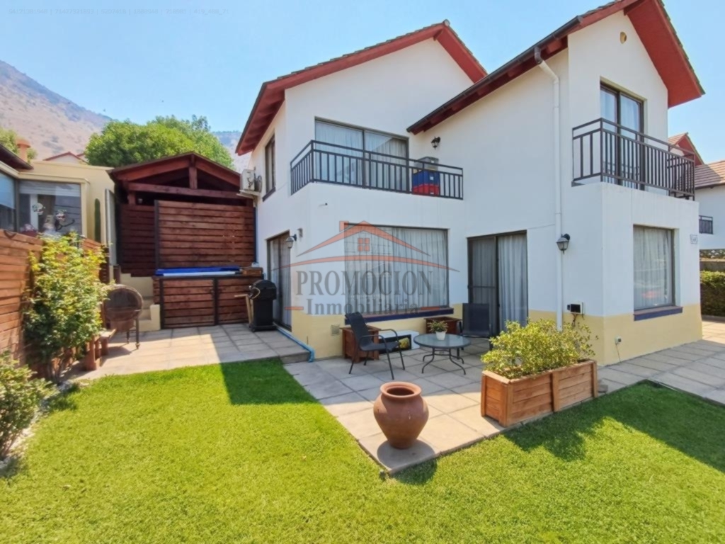Casa Aislada con Departamento Independiente en Lomas de Lo Aguirre – 112 mt2