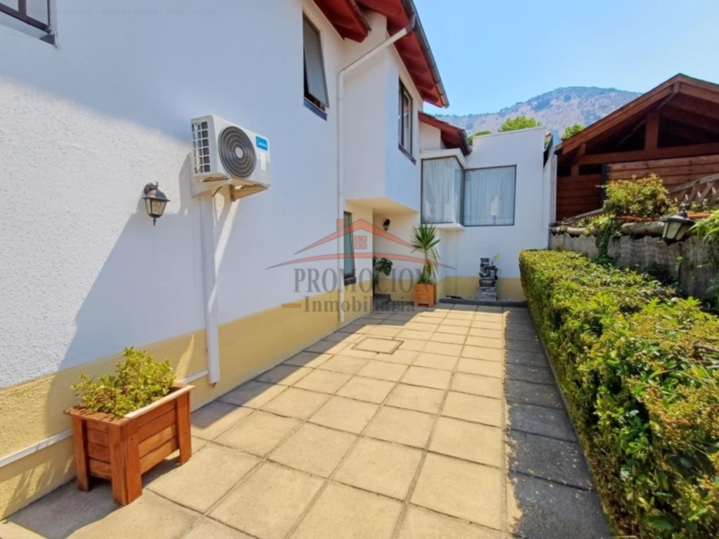 Casa Aislada con Departamento Independiente en Lomas de Lo Aguirre – 112 mt2