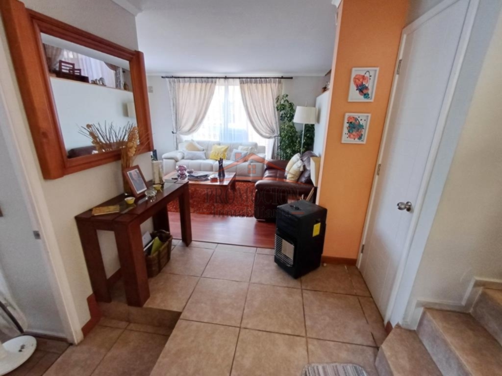 Casa Aislada con Departamento Independiente en Lomas de Lo Aguirre – 112 mt2