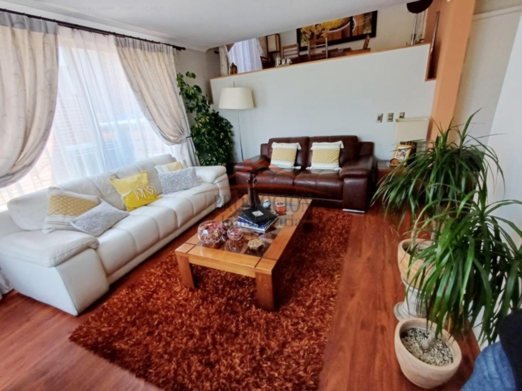 Casa Aislada con Departamento Independiente en Lomas de Lo Aguirre – 112 mt2