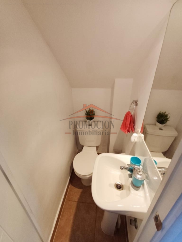 Casa Aislada con Departamento Independiente en Lomas de Lo Aguirre – 112 mt2